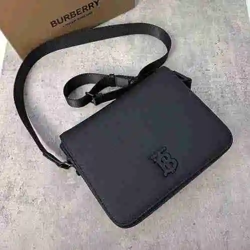 El bolso Messenger para hombre de Burberry está hecho de cuero original importado de primer nivel y 