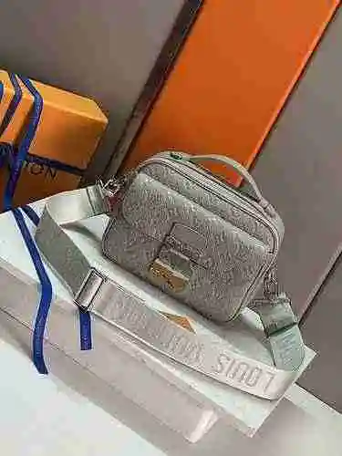 La bolsa de mensajero LV está hecha de cuero original importado de primer nivel y una versión réplic