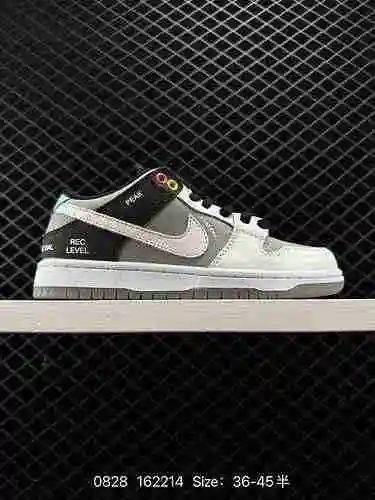 Las zapatillas clásicas y versátiles de la serie Nike Dunk Low SB cuentan con un relleno grueso en l