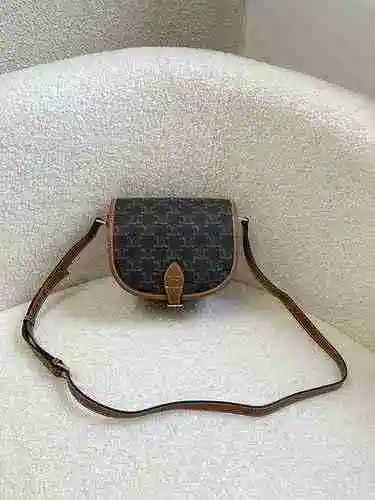 El bolso cruzado está hecho de material de lona importado, con una bolsa de regalo de entrega de alt
