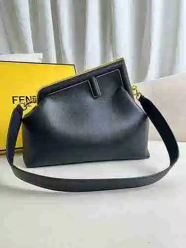 FENDI El bolso cruzado Fendi adopta una versión de réplica de alta gama de cuero original importado 