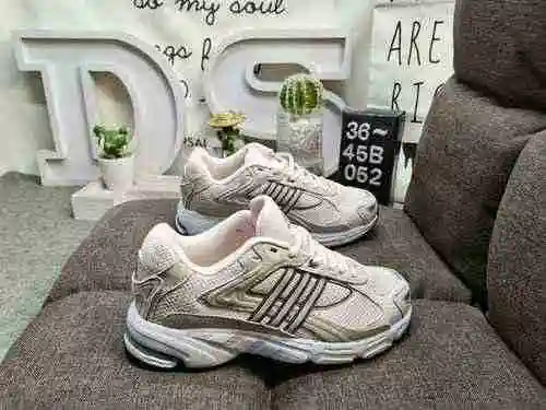 052D] Men's and women's shoes are made in a true half size system # Original last development versio