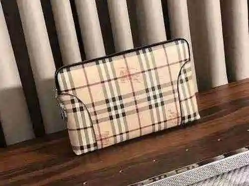 El único bolso para hombre está hecho de piel de vaca original importada y una bolsa de regalo de en