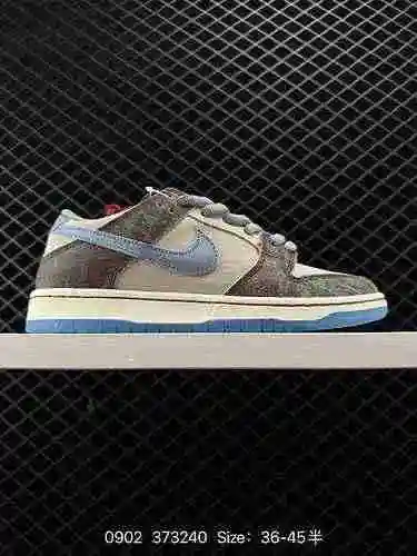 La colección de zapatos de críquet Nike SB Zoom Dunk Low es una zapatilla casual clásica y versátil 
