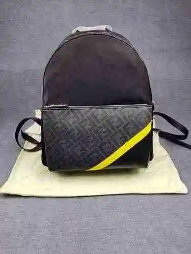 La mochila para hombre está hecha de piel de vaca original importada y una bolsa de regalo de entreg