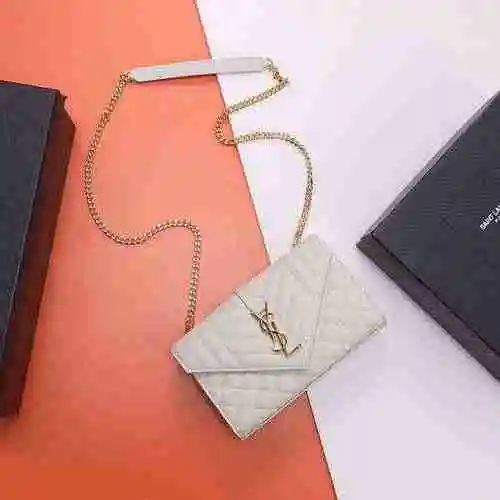 El bolso con cadena YSL Saint Laurent adopta una versión de alta gama de cuero original importado de