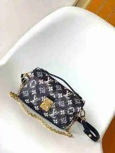 La bolsa de cadena LV adopta cuero original importado de alto nivel y una versión réplica de alta ga