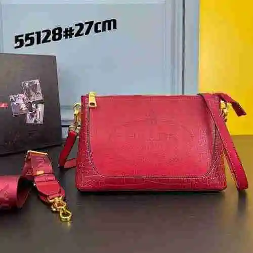PRADA El bolso cruzado Prada está hecho de material de lona importado, con una bolsa de regalo de en