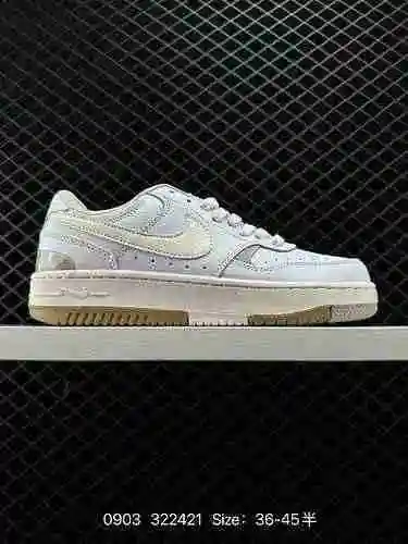 5 Las auténticas W NIKE GAMMA FORCE equilibran la comodidad y un estilo excepcional, mostrando la ar