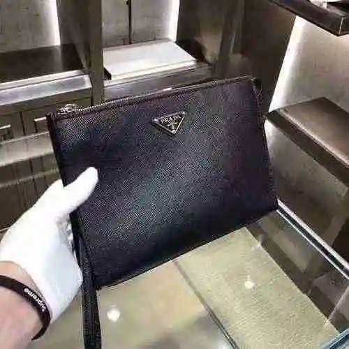 El único bolso para hombre está hecho de piel de vaca original importada y una bolsa de regalo de en