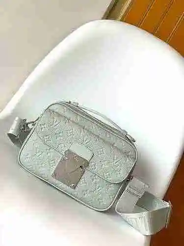 La bolsa de mensajero LV adopta cuero original importado de primera calidad y una versión réplica de