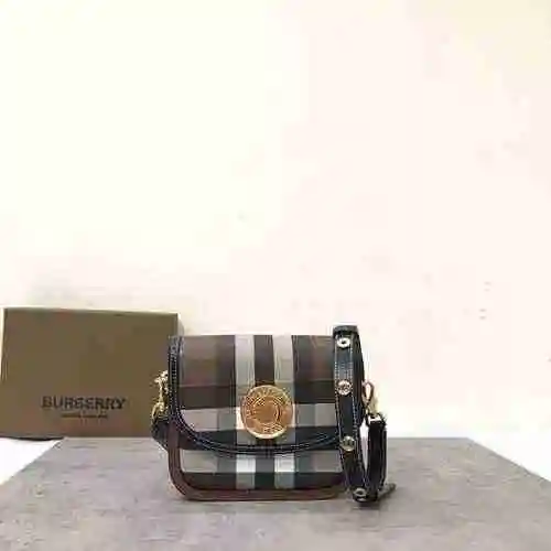 El bolso cruzado Bur Burberry está hecho de cuero original importado de primer nivel y una versión r