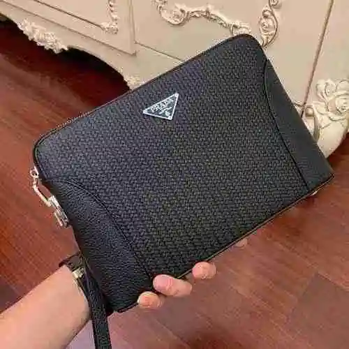 El único bolso para hombre está hecho de piel de vaca original importada y una bolsa de regalo de en