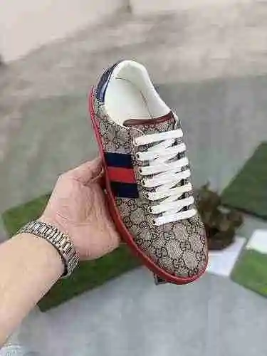 Código de pareja GUCCI: 0903B30 Talla: Talla de mujer 35-40; Tallas de hombre 38-44 (45-48 se pueden