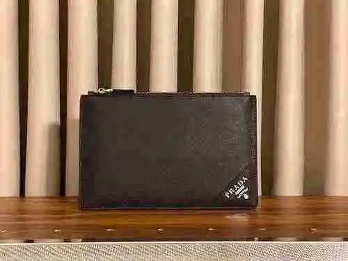 El único bolso para hombre está hecho de piel de vaca original importada y una bolsa de regalo de en