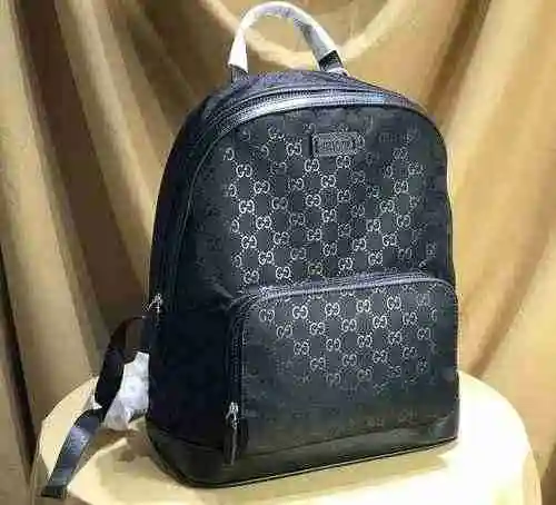 La mochila para hombre está hecha de piel de vaca original importada y una bolsa de regalo de entreg
