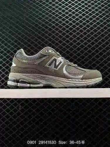 Las 150 New Balance 2002R heredan la tecnología clásica desde sus inicios, presentando una entresuel
