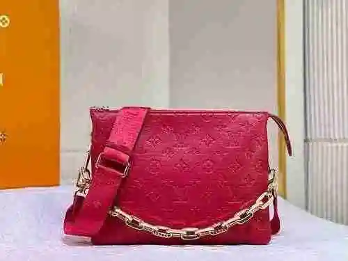 El bolso bandolera GUCCI Gucci está hecho de material de lona importado con una bolsa de regalo de e