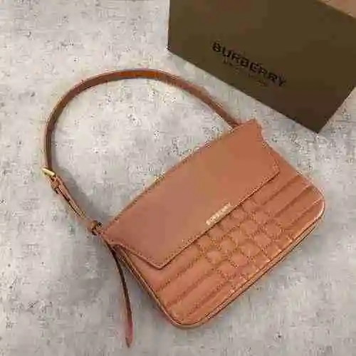 El bolso de hombro Bur Burberry está hecho de cuero original importado de primer nivel y una versión