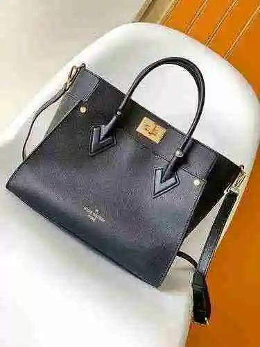 El bolso LV está hecho de cuero original importado de primer nivel y una versión réplica de alta gam