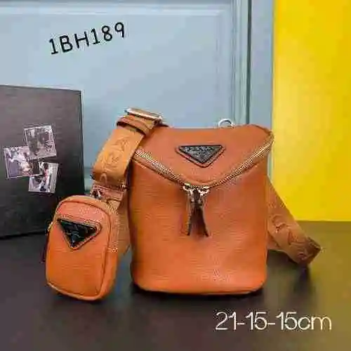 PRADA Bolso de hombro Prada hecho de material de lona importado, bolsa de regalo de entrega de alta 