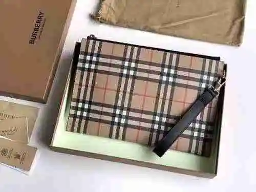 El único bolso para hombre está hecho de material de lona importado, con una bolsa de regalo de entr