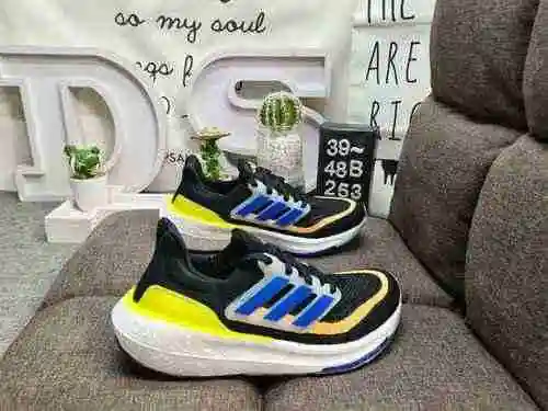 The Adidas Ultra Boost 2022 series, featuring a 253D true explosion with a half size UB popcorn fron
