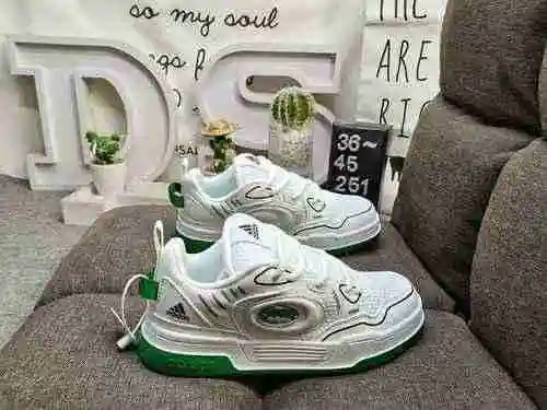 The 251D company grade Adidas DURAMO SL lightweight running shoe design always presents a classic an
