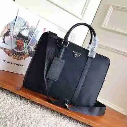 El maletín para hombre está hecho de tela de nailon importada, con una bolsa de regalo de entrega de