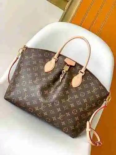 El bolso LV está hecho de cuero original importado de primer nivel y una versión réplica de alta gam