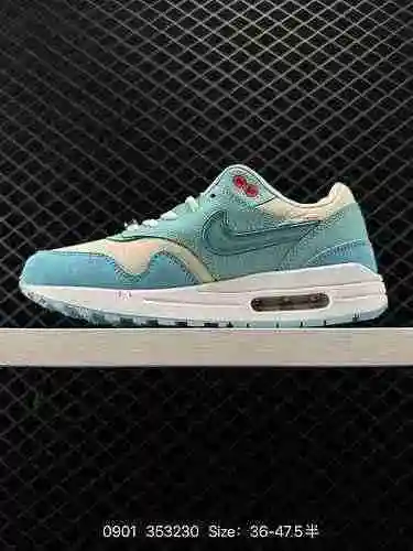 El calzado Nike Air Max para hombre y mujer, inspirado en la arquitectura francesa, combina un estil
