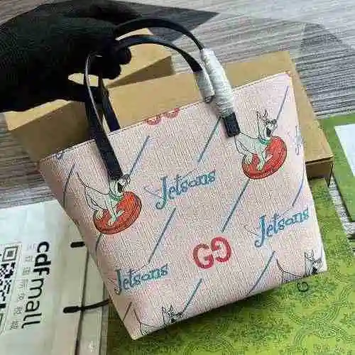 El bolso GUCCI Gucci está hecho de material de lona importado, con una bolsa de regalo de entrega de