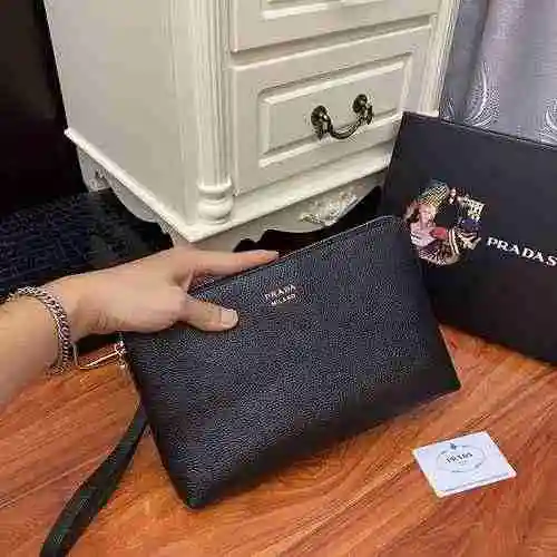 El único bolso para hombre está hecho de piel de vaca original importada y una bolsa de regalo de en