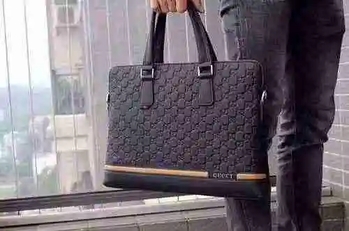 El maletín para hombre está hecho de piel de vaca original importada y una bolsa de regalo de entreg