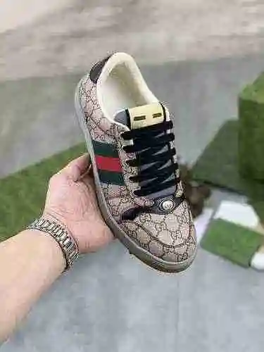 Código de pareja GUCCI: 0903B50 Talla: Mujer 35-40 Hombre 38-45