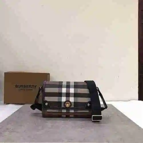 El bolso bandolera Bur Burberry está hecho de cuero original importado de primer nivel y una versión