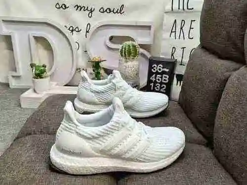 The 132DAdidas Ultra Boost Triple Black UB4.0 is the true true and authentic Tiger Pok correct versi