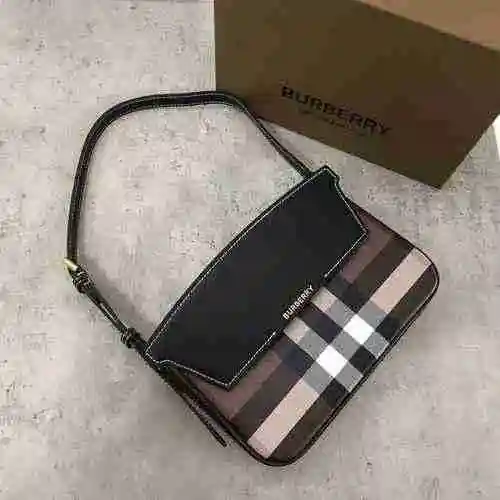 El bolso de hombro Bur Burberry está hecho de cuero original importado de primer nivel y una versión