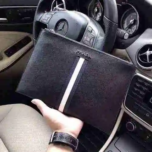 El único bolso para hombre está hecho de piel de vaca original importada y una bolsa de regalo de en