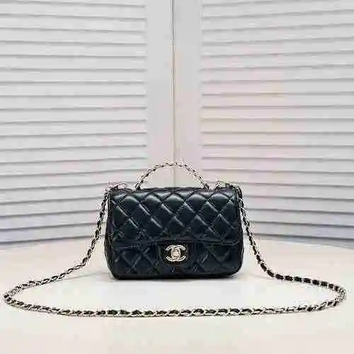 El bolso de cadena está hecho de piel de vaca original importada, con una bolsa de regalo de entrega