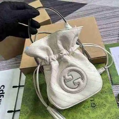 GUCCI Gucci Mini Bucket Bag adopta cuero original importado de primer nivel y una versión de réplica