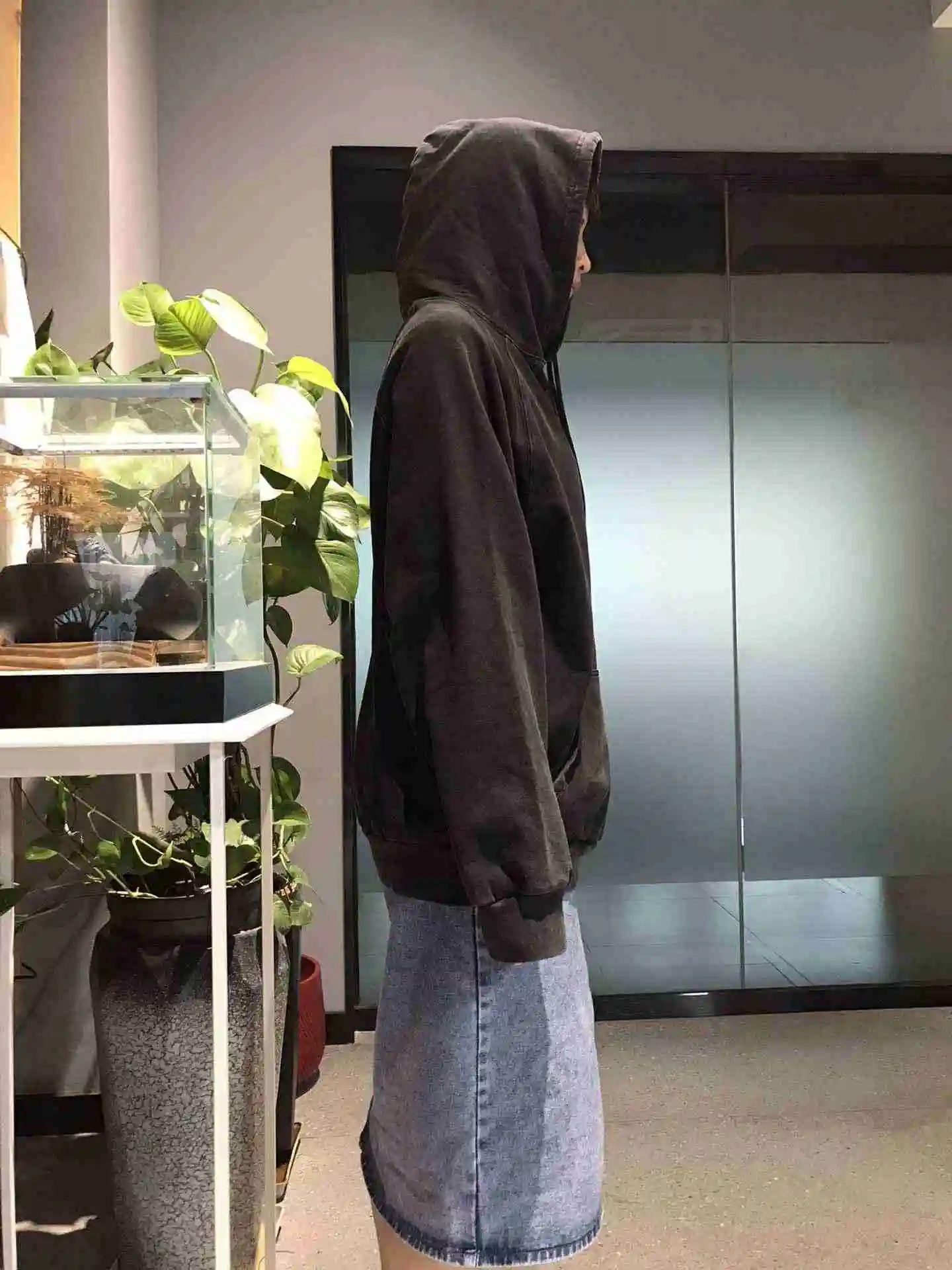 ,