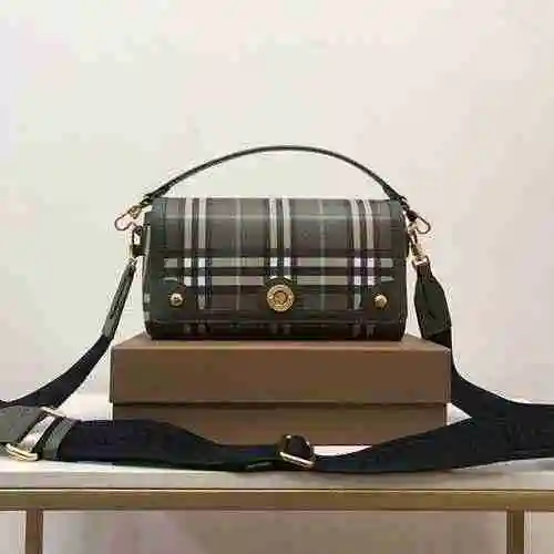 El bolso bandolera Bur Burberry está hecho de cuero original importado de primer nivel y una versión