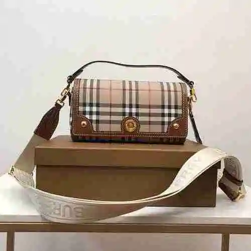 El bolso bandolera Bur Burberry está hecho de cuero original importado de primer nivel y una versión