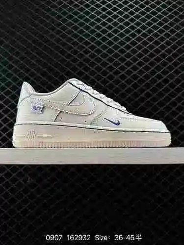 6 Nike Air Force '7 Air Force One Zapato deportivo informal, versátil y de caña baja. El rendimiento