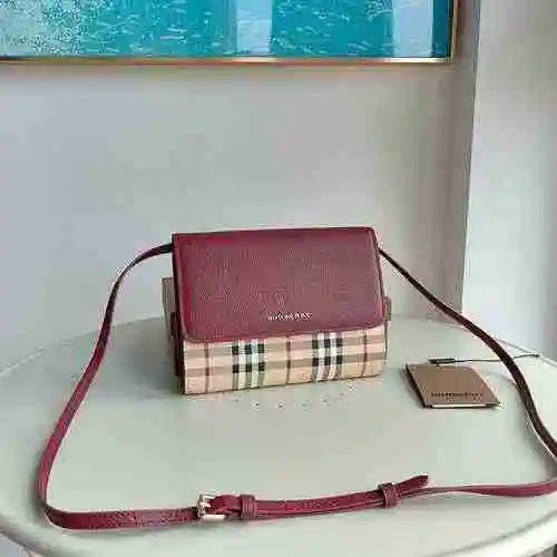 El bolso bandolera Bur Burberry está hecho de cuero original importado de primer nivel y una versión