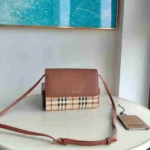El bolso bandolera Bur Burberry está hecho de cuero original importado de primer nivel y una versión