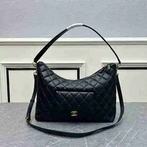 La bolsa para las axilas está hecha de cuero original importado de primer nivel y una versión réplic