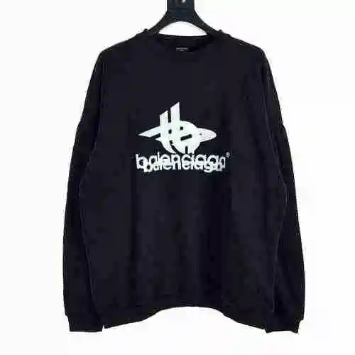 Overlapping letter logo round neck sweater