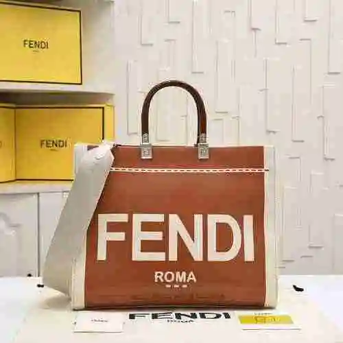FENDI El bolso Fendi está hecho de material de lona importado, con una bolsa de regalo de entrega de